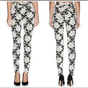 7 for all Mankind Black and White Floral High Rise Skinny size 28